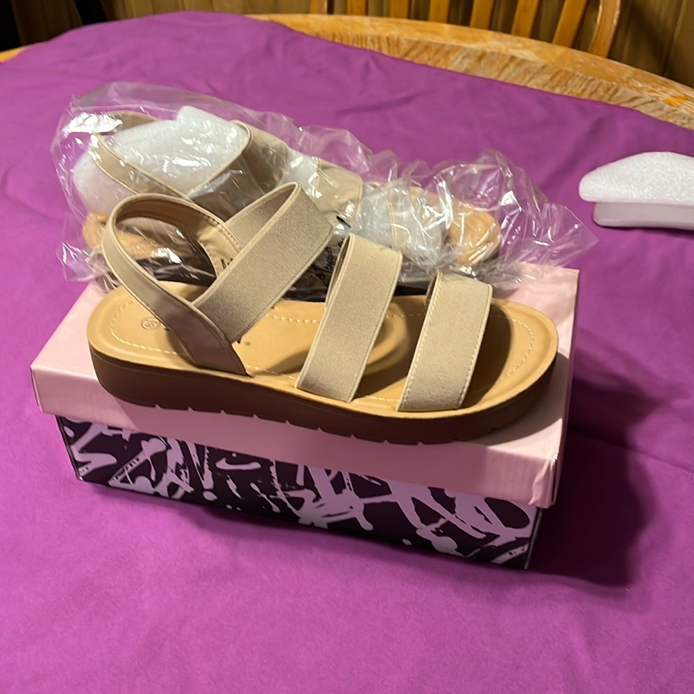 NWT Soda Button Sandals